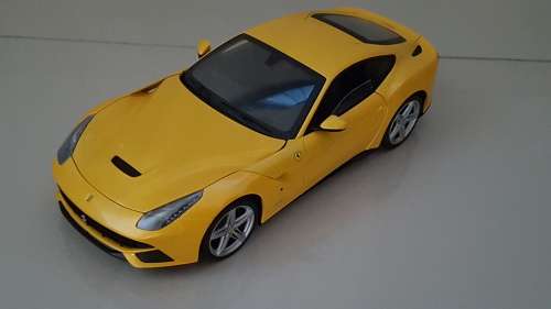 1:18 Hot Wheels Elite Ferrari F12 Berlinetta