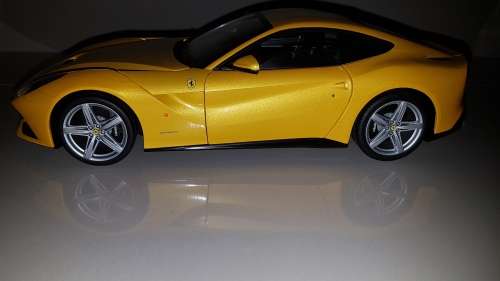 1:18 Hot Wheels Elite Ferrari F12 Berlinetta