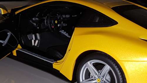 1:18 Hot Wheels Elite Ferrari F12 Berlinetta