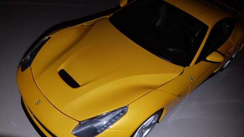 1:18 Hot Wheels Elite Ferrari F12 Berlinetta