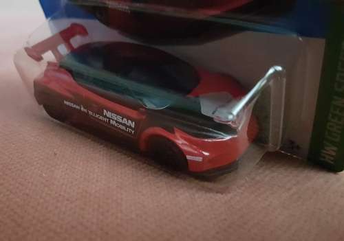 Nissan Leaf Nismo RC02 Hotwheels diecast model car scale 1:64