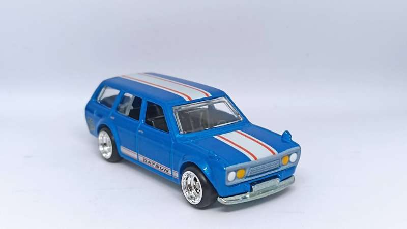 Hot wheels premium Datsun 510 uncarded