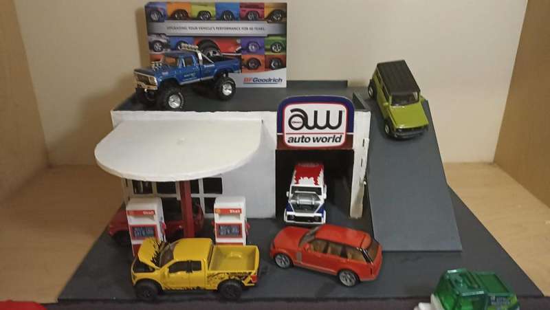 Filling station/ garage diorama for 1/64 scale vehicles