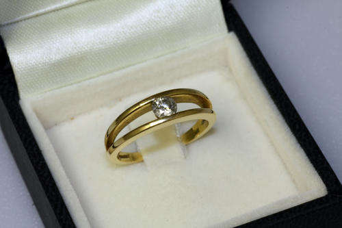18ct Shimansky diamond ring (0.31ct diamond)