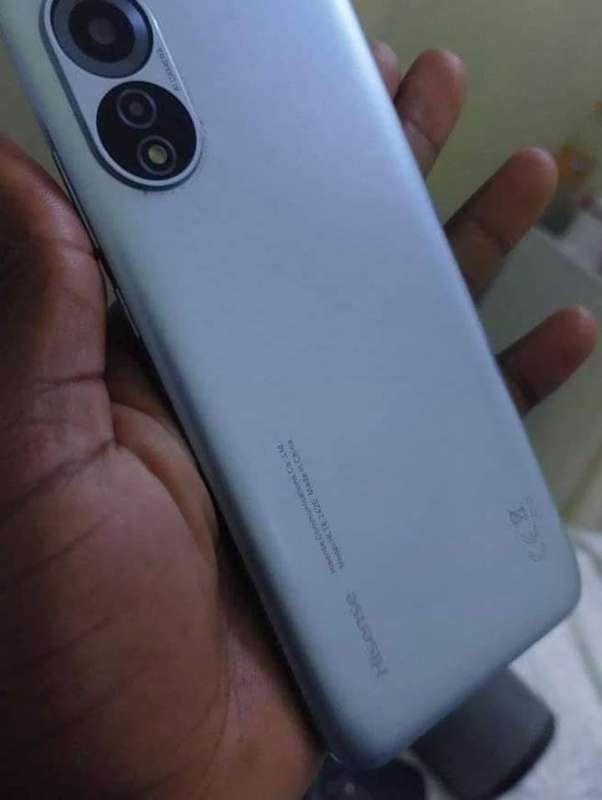 SMARTPHONE HISENSE E32 PRO MODEL|| 6.5` INFINITY U DISPLAY,TRIPLE CAMERA BEAUTIFUL, BARGAIN