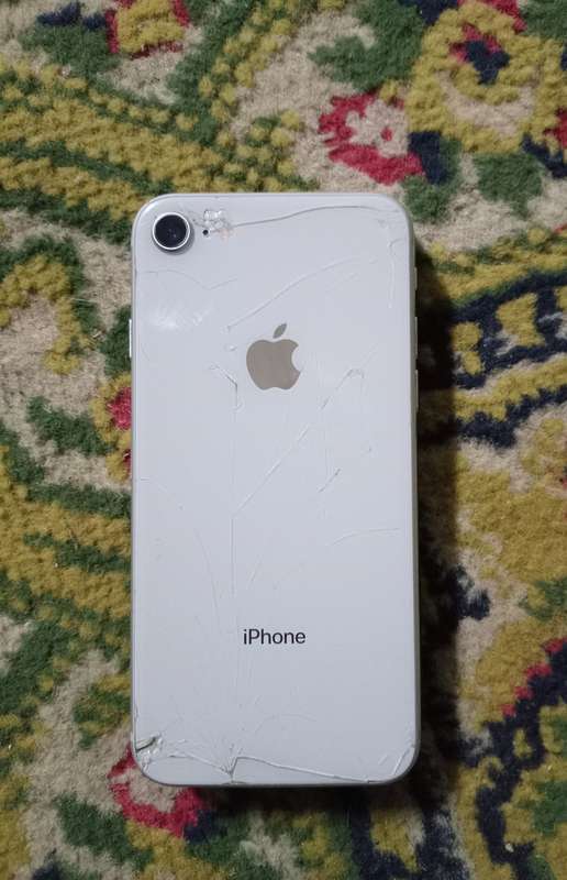 IPHONE 8, 64G WHITE,IN GOOD CONDITION, BARGAIN OF THE MONTH