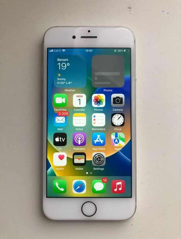 IPHONE 8, 64G WHITE,IN GOOD CONDITION, BARGAIN OF THE MONTH