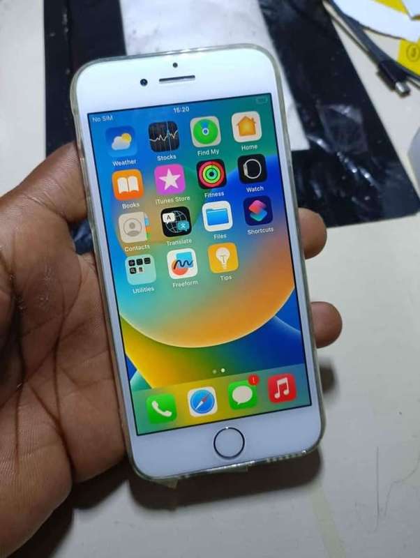 IPHONE 8, 64G WHITE,IN GOOD CONDITION, BARGAIN OF THE MONTH