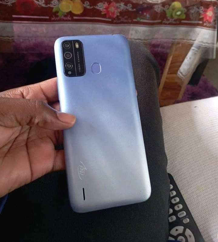 SMARTPHONE ITEL VISION 1PRO VERSION, TRIPLE AI CAMERA WITH FINGERPRINT PRISTINE CONDITION