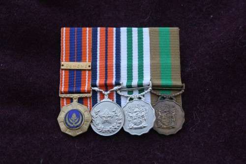 Group of miniature Border war medals with Cunene clasp.