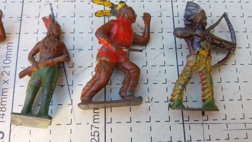 Pre war britains ltd - lead toys "Indians"