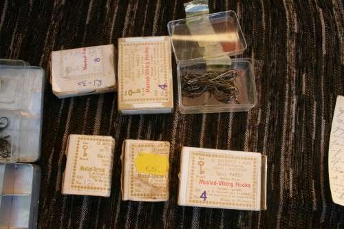 Vintage Mustad Viking Fly tying hooks + Expert Fly Tying Book