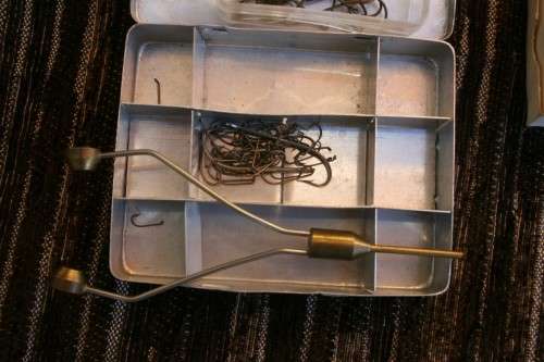 Vintage Mustad Viking Fly tying hooks + Expert Fly Tying Book