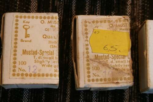Vintage Mustad Viking Fly tying hooks + Expert Fly Tying Book