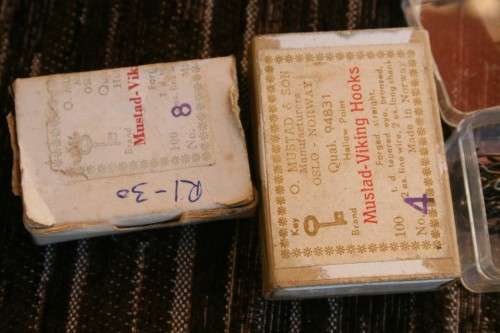 Vintage Mustad Viking Fly tying hooks + Expert Fly Tying Book