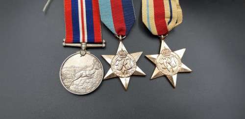 WW1 and WW2 Medal sets to same family members.
