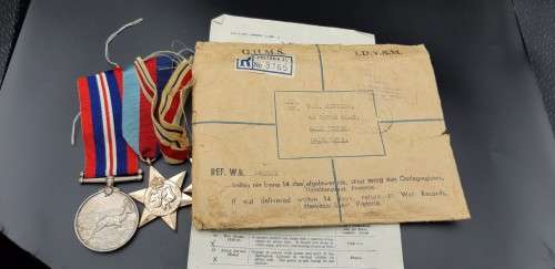 WW1 and WW2 Medal sets to same family members.