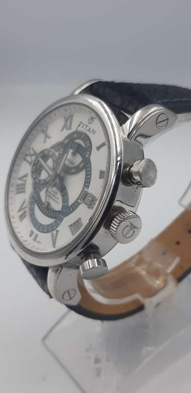 Titan chronograph gold clearance