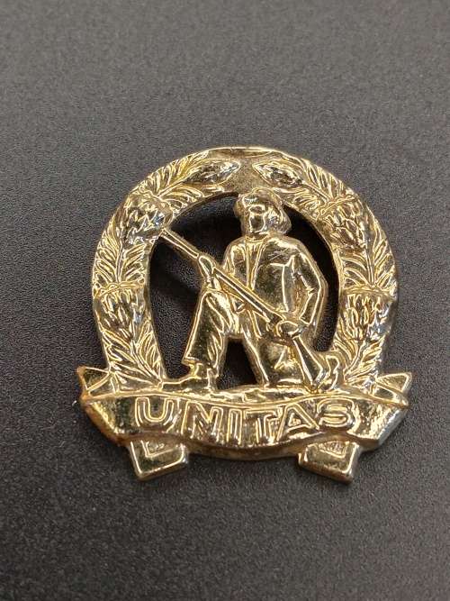 1 lot of 5 badges