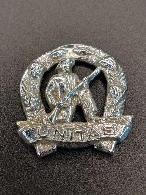 1 lot of 5 badges