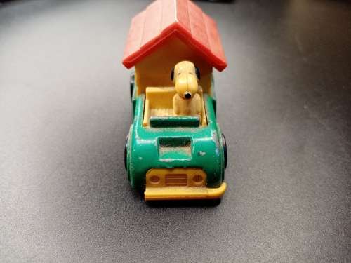 Snoopy car