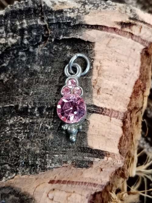 Pendant with pink stone