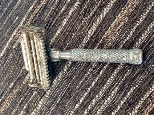 Vintage Wilkinson mens razor