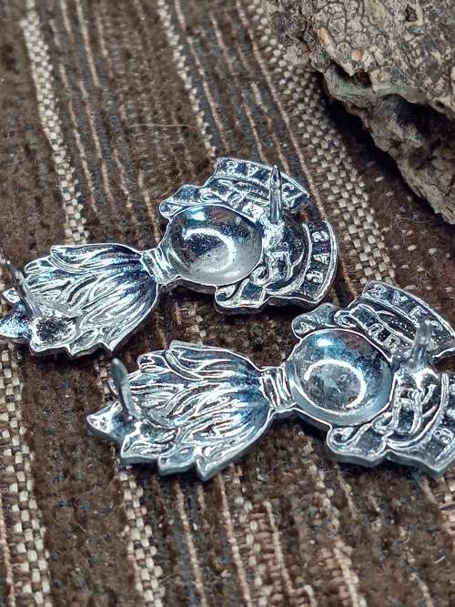 2 military insignia badges