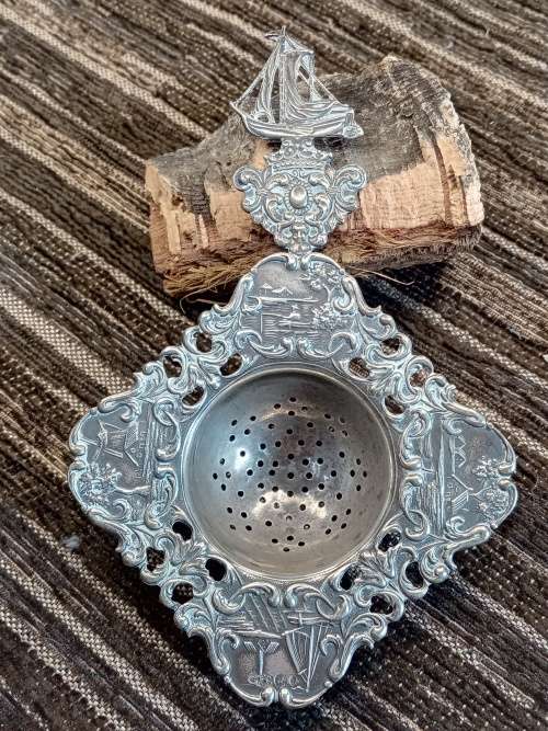 Genuine silver .835 tea sif 135mm long 85mm wide 20mm high