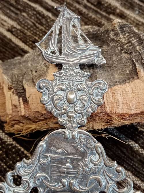 Genuine silver .835 tea sif 135mm long 85mm wide 20mm high
