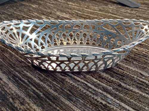 1908 sterling silver chester basket lenght 140mm width 73mm height 35mm