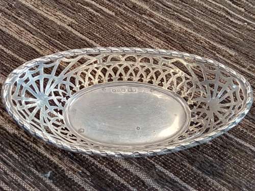1908 sterling silver chester basket lenght 140mm width 73mm height 35mm