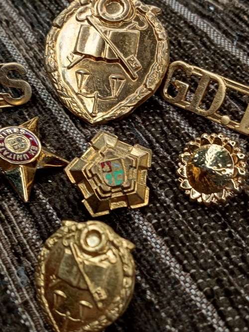 Collection of isignia