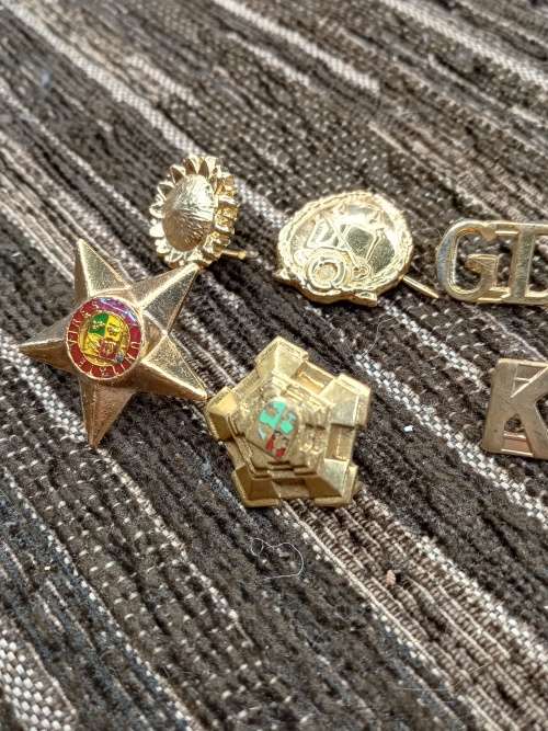 Collection of isignia