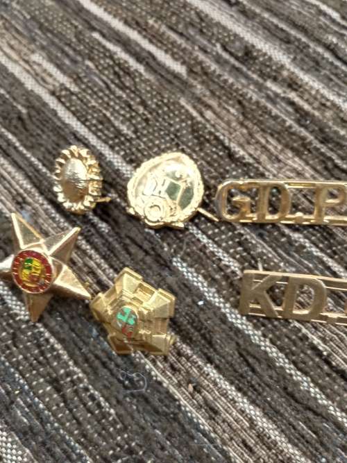Collection of isignia