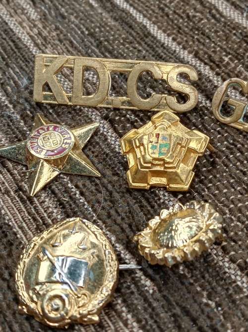 Collection of isignia
