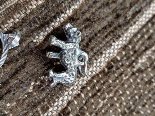 2 Charms