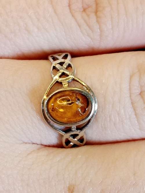 Sterling silver ring and amber Size N.5