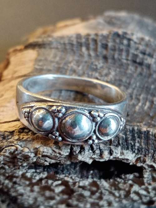 Sterling silver ring Antique ring Size P