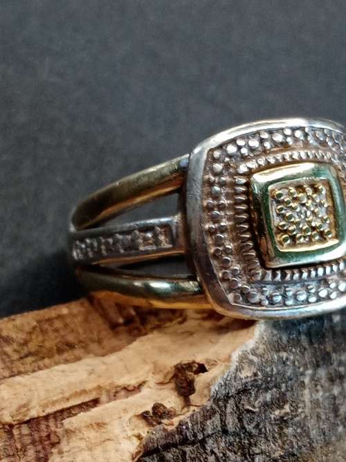 Sterling silver and 9ct gold ring Size L