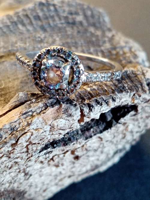 Sterling silver Size M.5