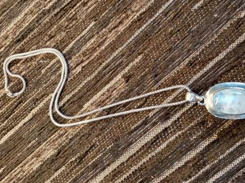 Sterling silver neclace with moonstone pendant