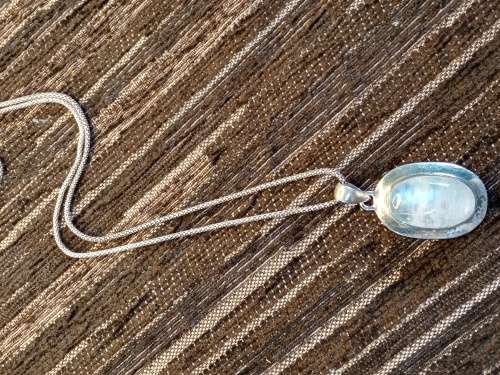 Sterling silver neclace with moonstone pendant