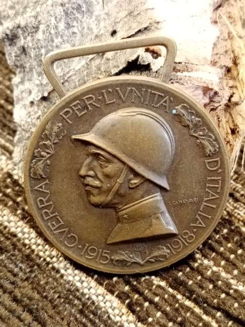 Italian WW1 full size and miniature medal