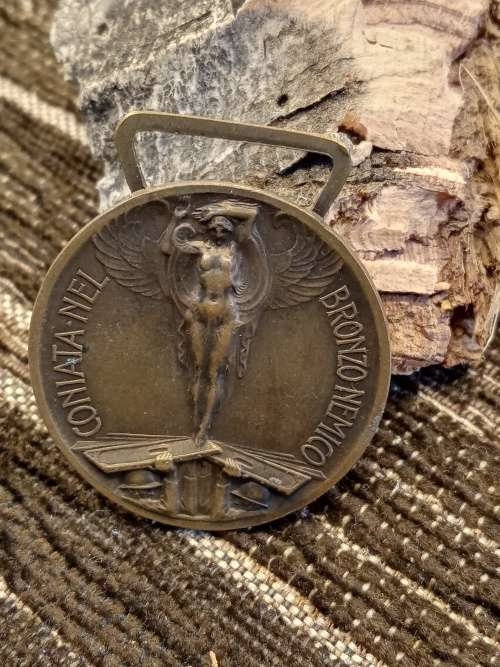 Italian WW1 full size and miniature medal
