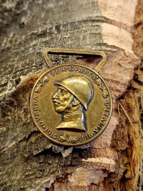 Italian WW1 full size and miniature medal