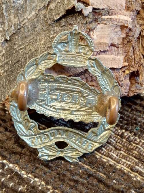 Fear Naught Tank Resiment cap badge