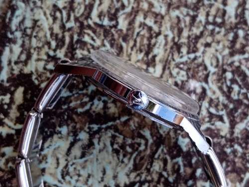 Vintage Invicta wrist watch manual wind 33mm ex crown WORKING near mint condition