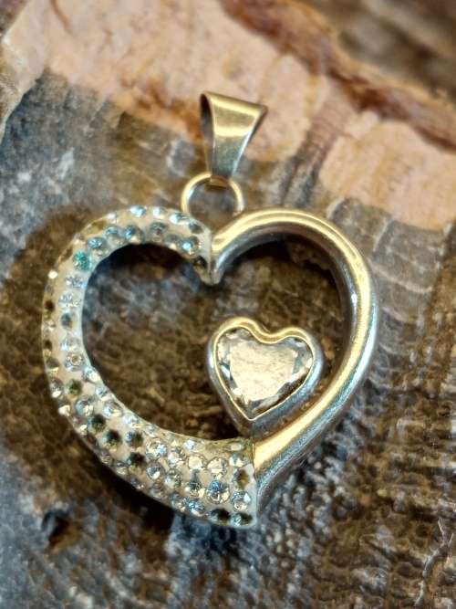 Heart shaped pendant 9ct wgite and yellow gold