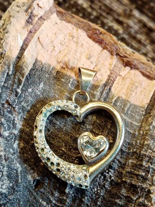 Heart shaped pendant 9ct wgite and yellow gold